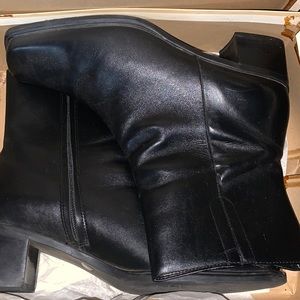 Black leather boots size 9 (fairly new )